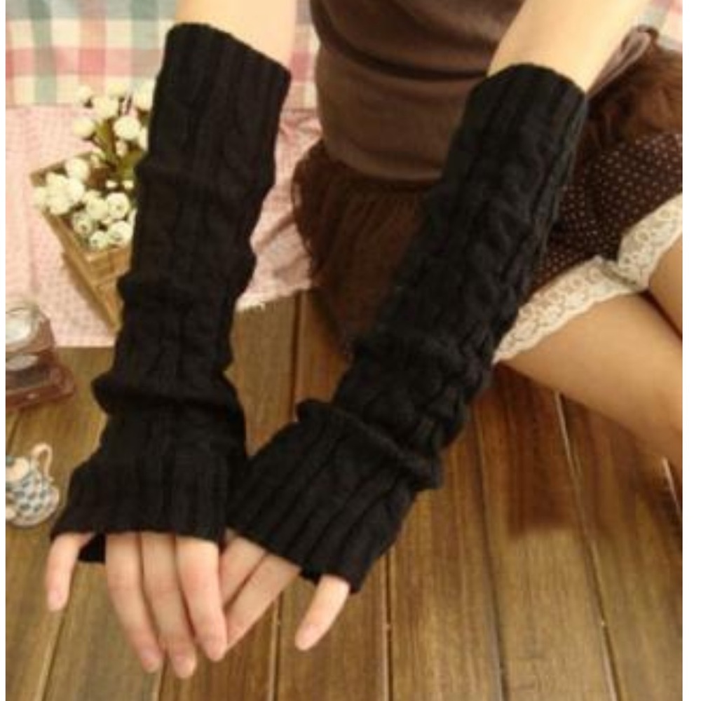 Solid knit fingerless gloves
